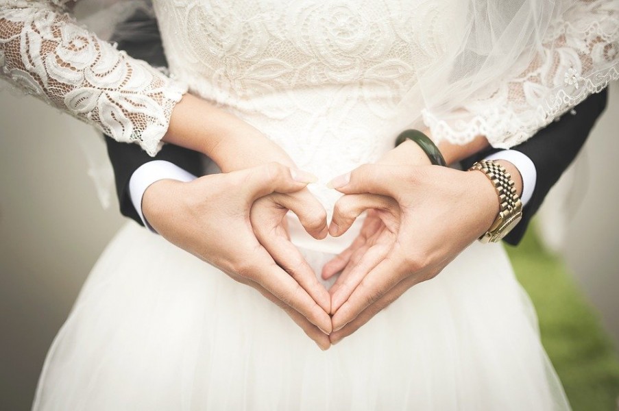 Comment choisir ses alliances et son faire-part pour un mariage ?